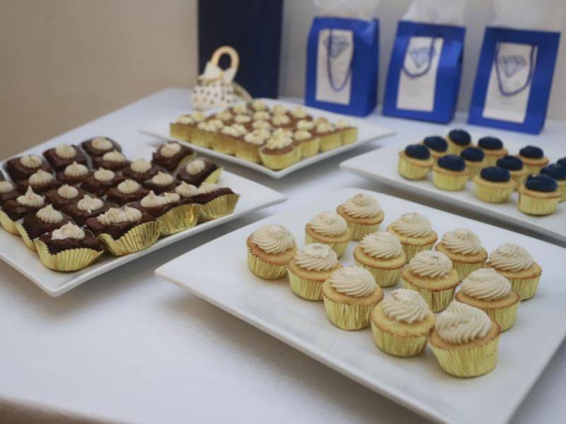 Deliciosos bocadillos se compartieron en la celebración.