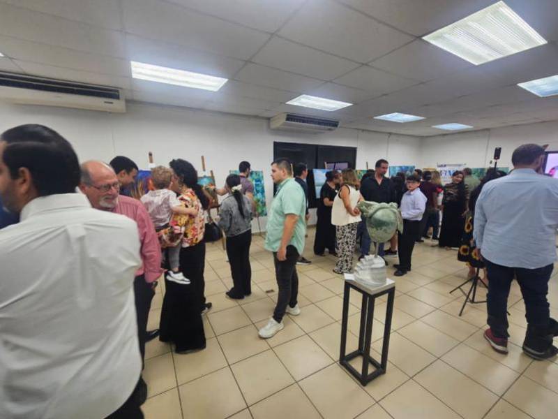 La exposición pictórica fue realizada por artistas nacionales, que sobresalen por sus diferentes técnicas y originalidad.