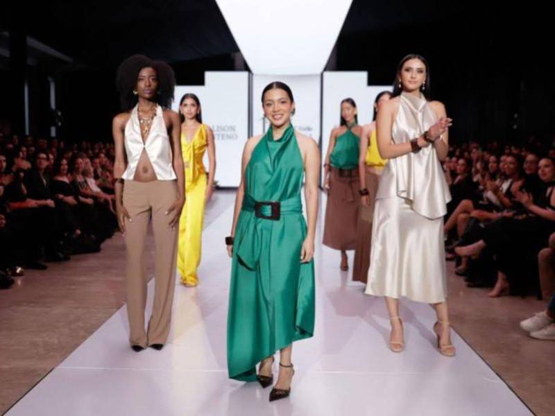 Allison Centeno presentó cinco conceptos en su colección Sinfonía urbana.