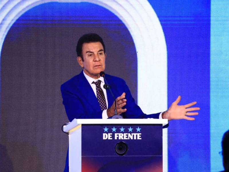 Salvador Nasralla (Partido Liberal) detalla su plan de gobierno, centrado en la inversión, autonomía municipal y el uso de tecnología como servicio básico para el país.