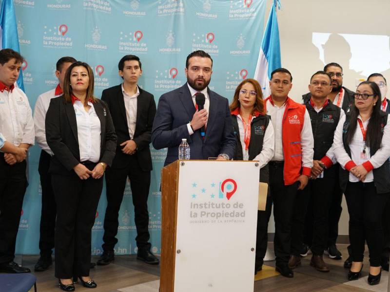 Francisco Bocanegra, titular de la Junta Interventora del IP durante la conferencia de prensa.