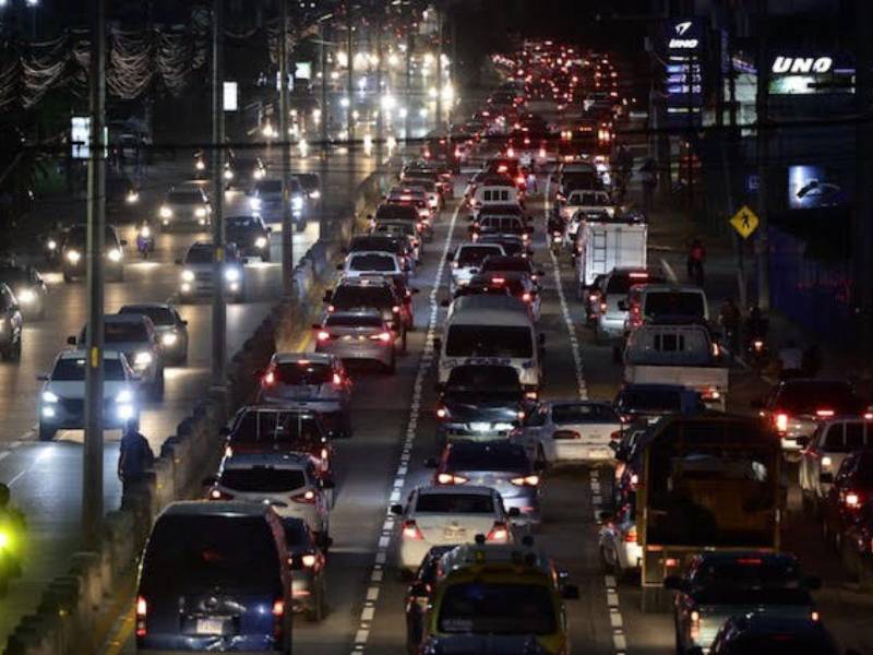 Los expertos en vialidad recomiendan a las autoridades apostarle a verdaderas soluciones viales en las entradas y salidas de la ciudad donde el calvario es diario y aumenta cada día.