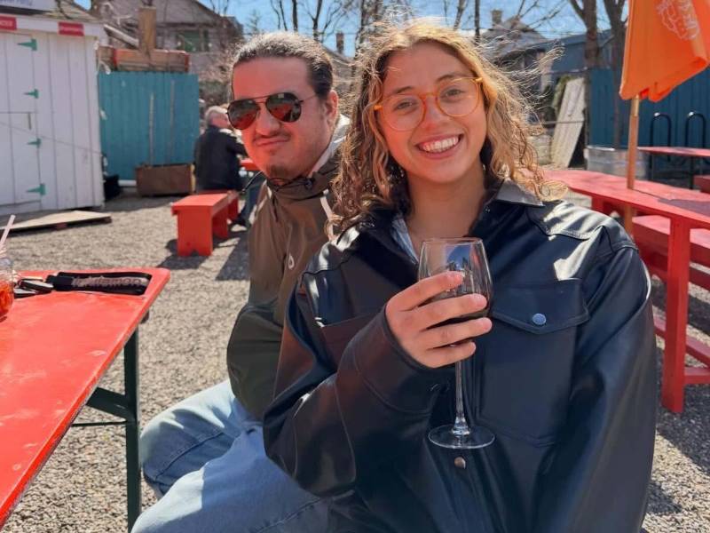 Lo que parecía una relación familiar cercana terminó convirtiéndose en una de las tragedias más impactantes ocurridas recientemente en Long Island, Nueva York.