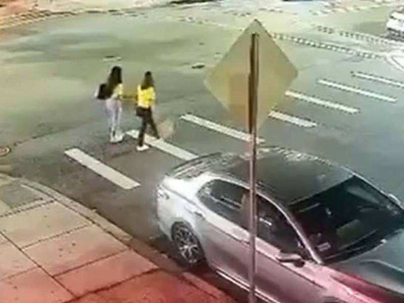 Momento en que dos amigas son atropelladas en Newark, tras salir de un partido del Mundial 2026.