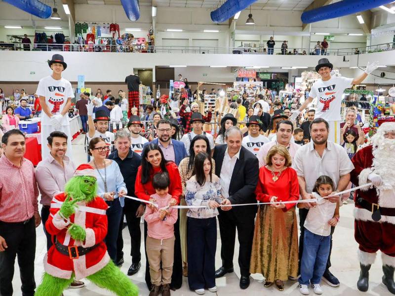 Los Ejecutivos de la CCIC dieron por inaugurado el bazar navideño.