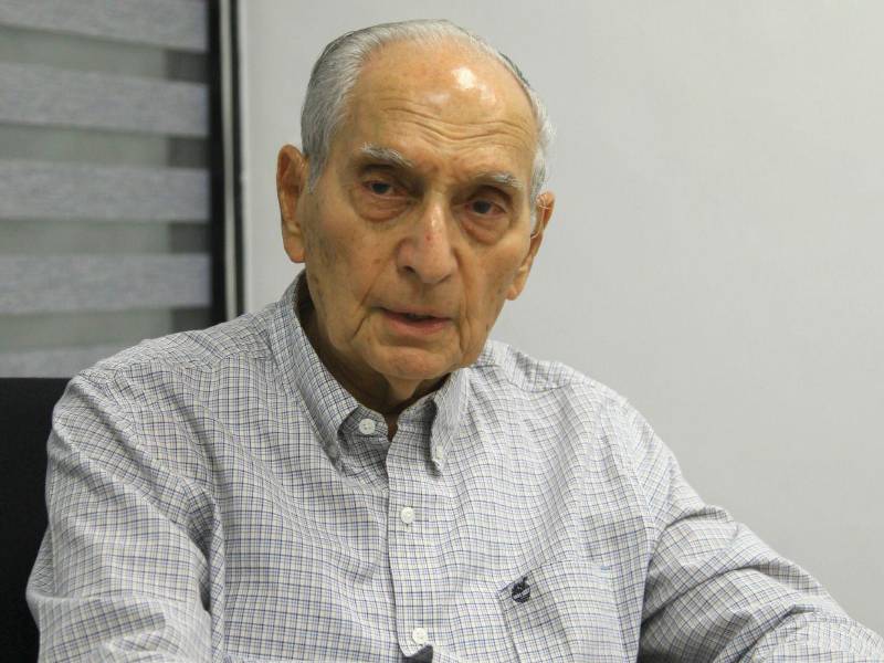 El empresario Emilio Larach falleció este martes en la capital de Honduras a los 96 años. Sus restos son velados en funeraria La Auxiliadora. Será sepultado este miércoles de diciembre.