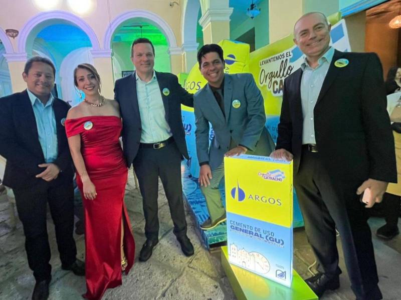 Directivos de Cementos Argos Honduras presentaron la nueva imagen de la marca, reflejo de su compromiso con la innovación, la sostenibilidad y el desarrollo del país.