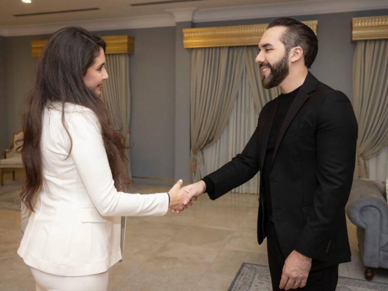 El presidente de El Salvador, Nayib Bukele con la congresista republicana por la Florida, Anna Paulina Luna.
