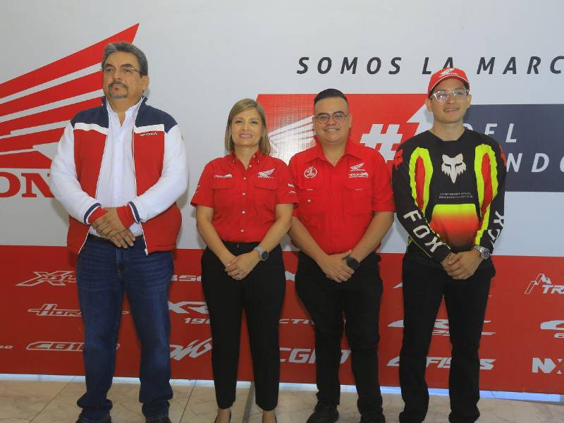 Ejecutivos presentan el portafolio de siete segmentos de motocicletas.