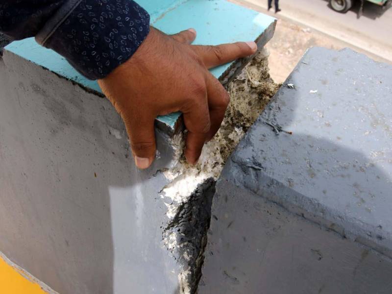 El puente a desnivel Papa Francisco permanece cerrado mientras la AMDC realiza nuevos estudios técnicos para determinar si la estructura cumple con las condiciones de seguridad.