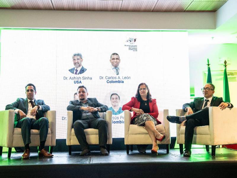 Especialistas participan en un panel del II Congreso de Obesidad, Metabolismo y Cirugía Bariátrica.