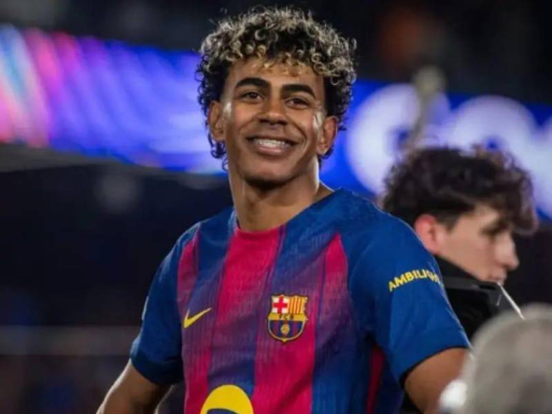 Lamine Yamal el joven de 18 años que se ha convertido en la estrella del Barcelona y disputará su primer Mundial con España.