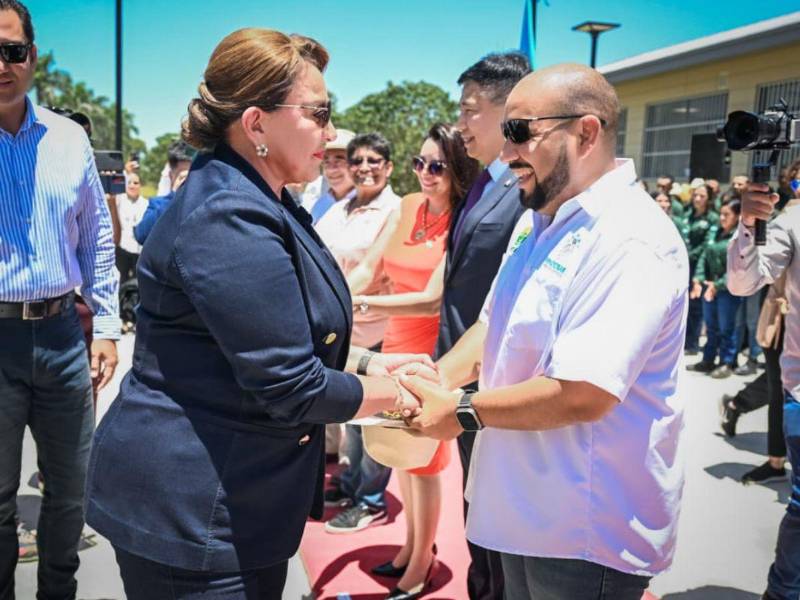La presidenta Castro subrayó que su gobierno no entrega “aulas vacías”, sino ciencia, esperanza y herramientas que permiten a los jóvenes conquistar su futuro en sus propias tierras.