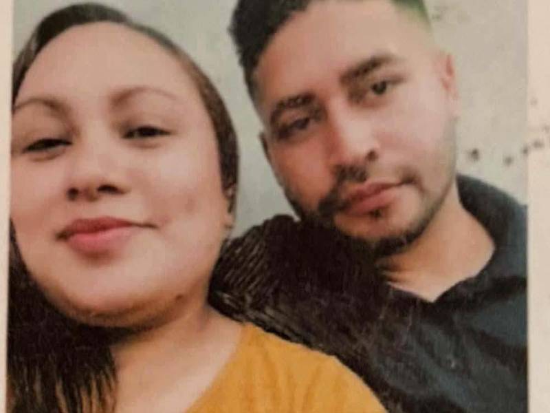 Elvia Gómez y su pareja Daniel Antonio Meraz Cáceres.