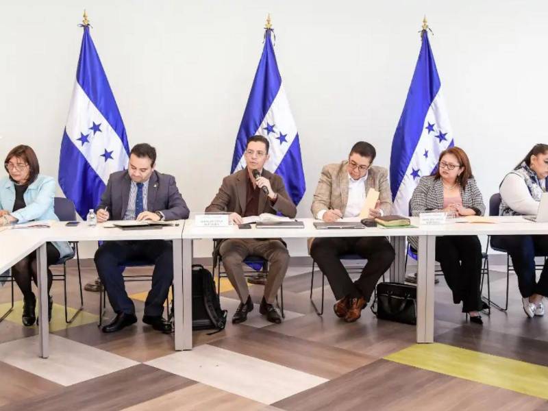 Mesa tripartita sin avances en negociación del salario mínimo.