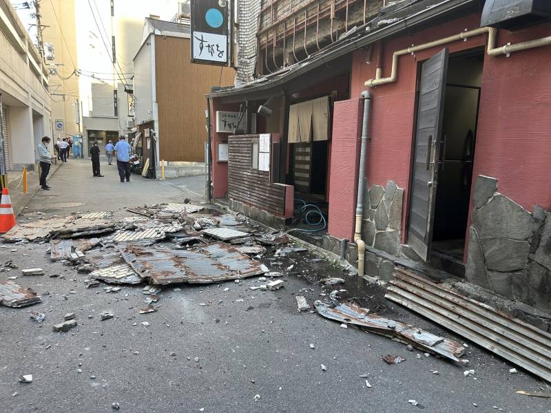 La pared exterior de un restaurante que se derrumbó tras el terremoto en la ciudad de Kumamoto, en el suroeste de Japón EFE/EPA/JIJI PRESS JAPAN OUT EDITORIAL USE ONLY/