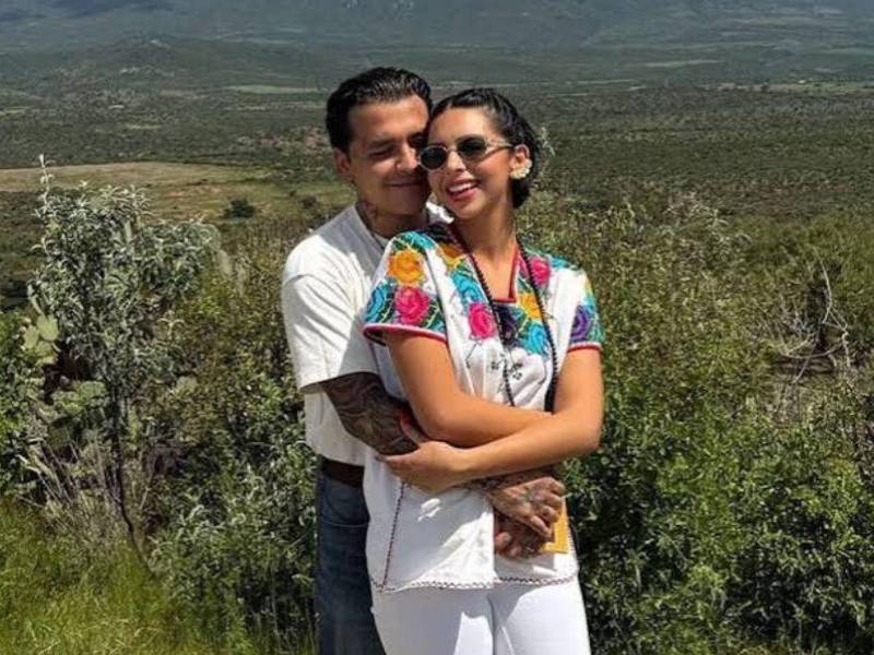 “¿Ángela Aguilar y Christian Nodal serán papás?”. Al menos es lo que ha comenzado a circular en redes sociales a raíz de un video viral de una presentación de la cantante.