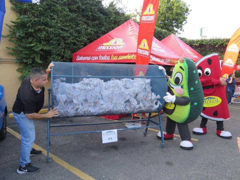 Supermercados Colonial hace entrega de los vehículos de su promo ‘Año nuevo, carro nuevo’