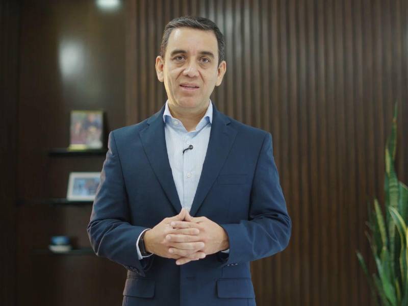 Eurípides Calix, gerente general de Banco CUSCATLAN.