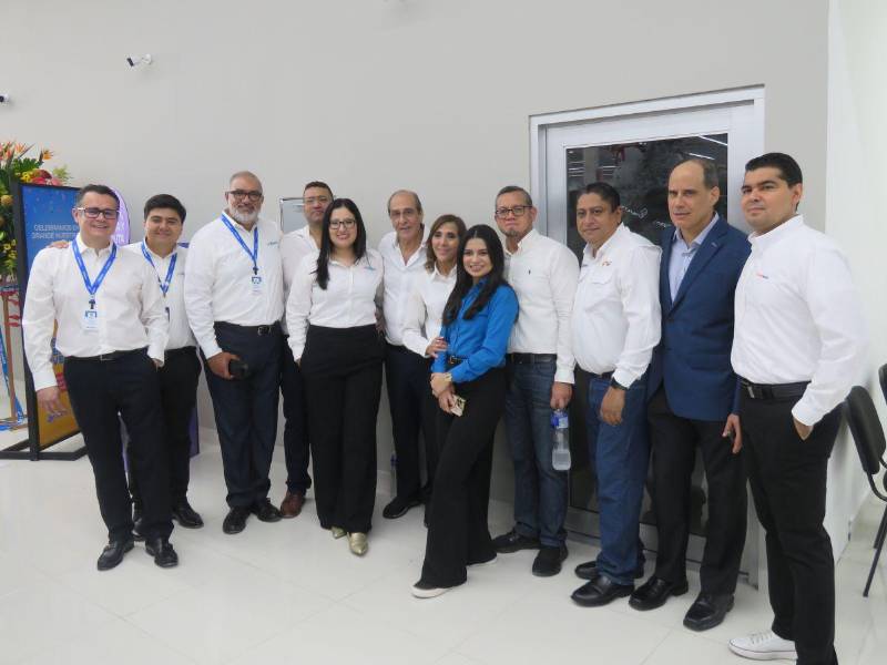 Villanueva da la bienvenida a la nueva tienda Diunsa, una inversión para el desarrollo local