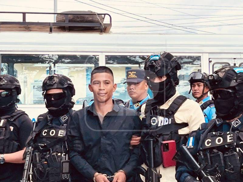 Carlos Alexis Mencía Molina, conocido con el alias de “El Gato Negro”.