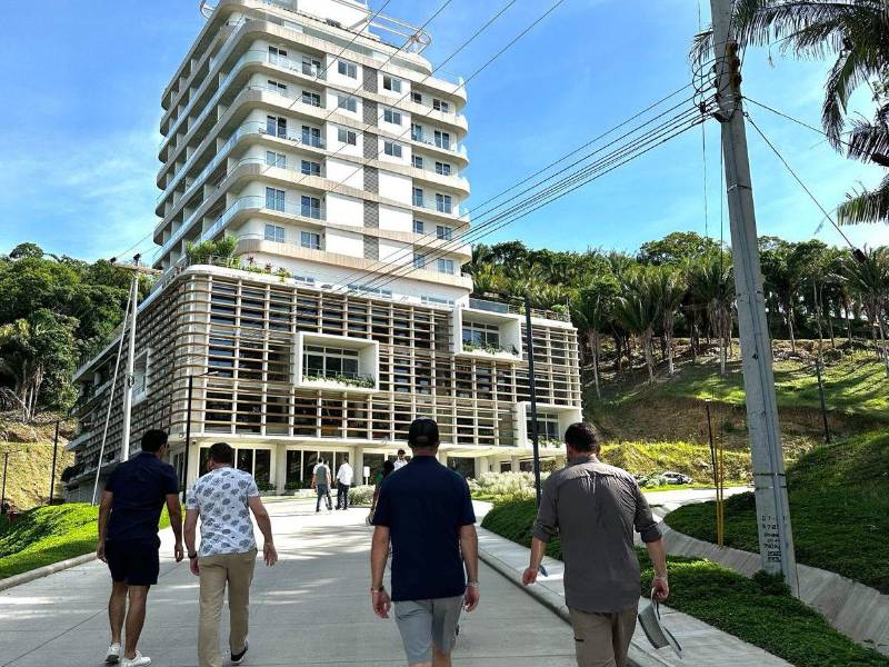 Los representantes de los electores visitaron el edificio de 14 pisos en la Zona Próspera.