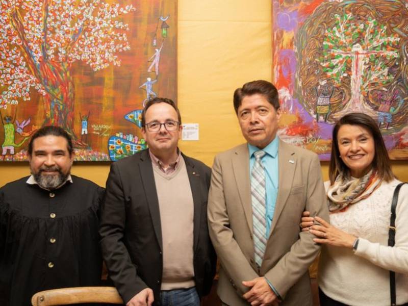 Jaime Vallardo Chávez junto a Bertrand Châtagnier, vicealcalde de Elancourt, Francia; el embajador de Honduras en París, Luis Posadas, y su esposa.