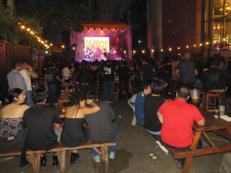 Cervecería La20 se transformó en templo del rock con Diablos Negros y Delírium el pasado sábado 15 de noviembre.