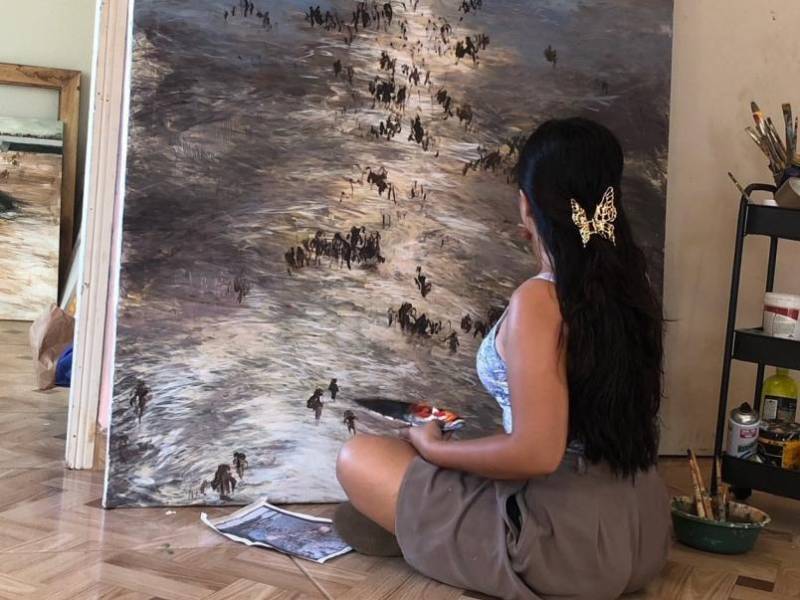 Mary Morales es autodidacta, pero recientemente ingresó a Barcelona Academy of Art, que es una escuela de pintura tradicional en el centro de Barcelona.