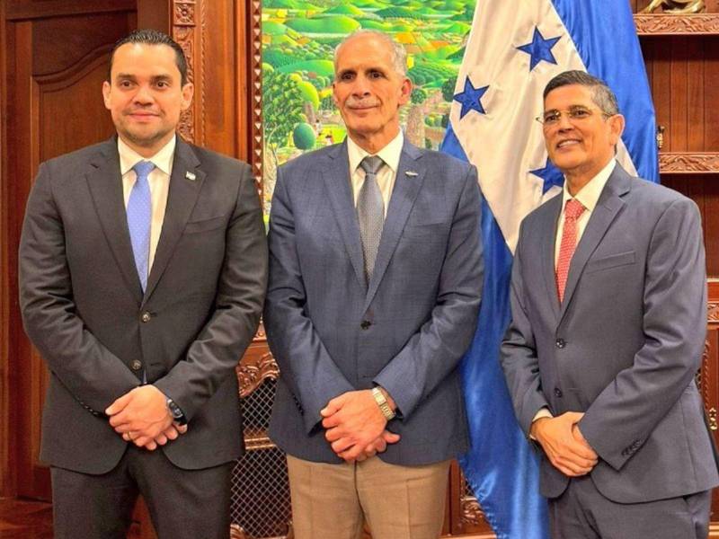 Nasry Juan Asfura, presidente de Honduras; Tomás Zambrano, presidente del Congreso Nacional; y Wagner Vallecillo, titular de la Corte Suprema de Justicia.