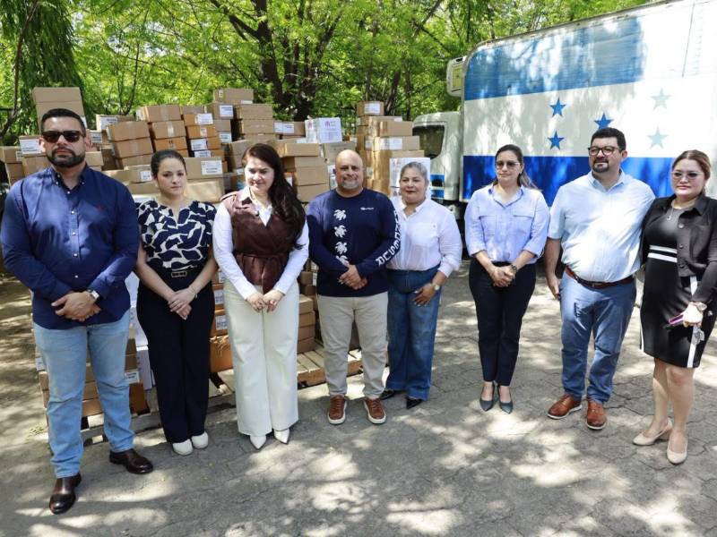 Representantes de la administración del presidente Nasry Asfura, la Fundación para el Desarrollo de la Zona Sur (Fundesur), MAP International y Amigos de Fundesur, orientada a reforzar el sistema público de salud.