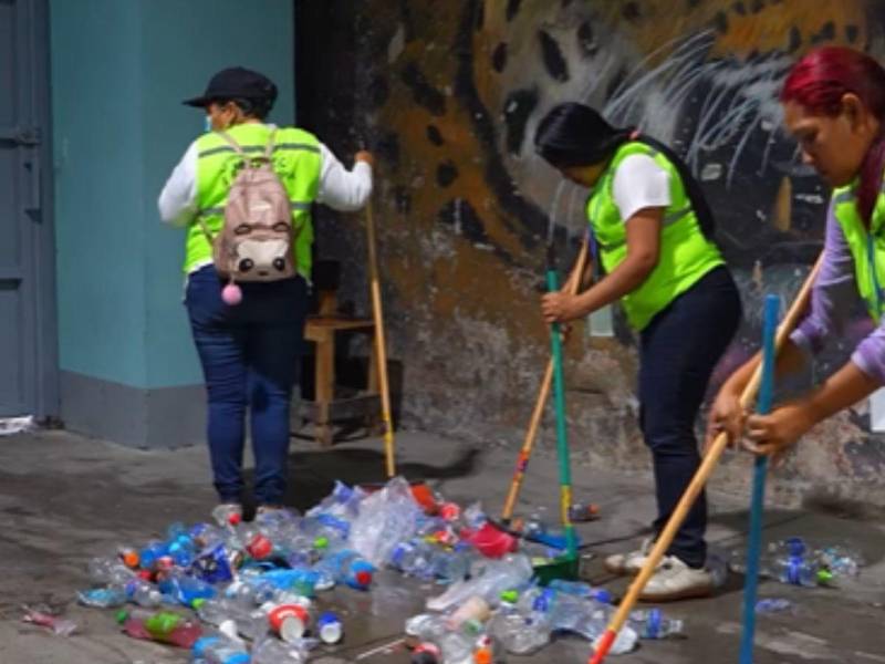 Tegucigalpa retira 56 toneladas de basura tras desfiles del 15 de septiembre.
