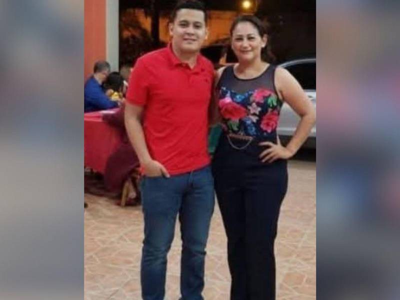 Héctor Eduardo Lisser junto a su madre Deysi Pinto.