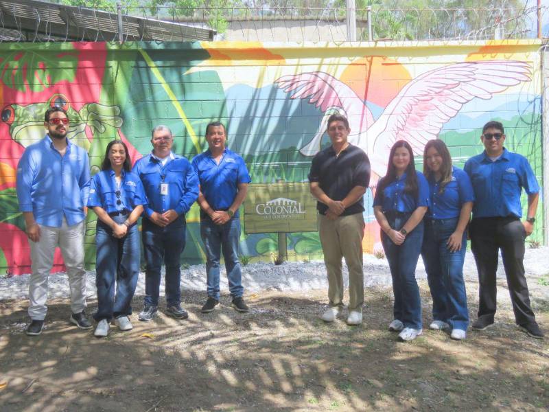 Supermercados Colonial inaugura mural conmemorativo a la biodiversidad de SPS