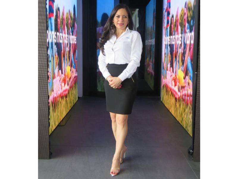 Johana Bustamante.