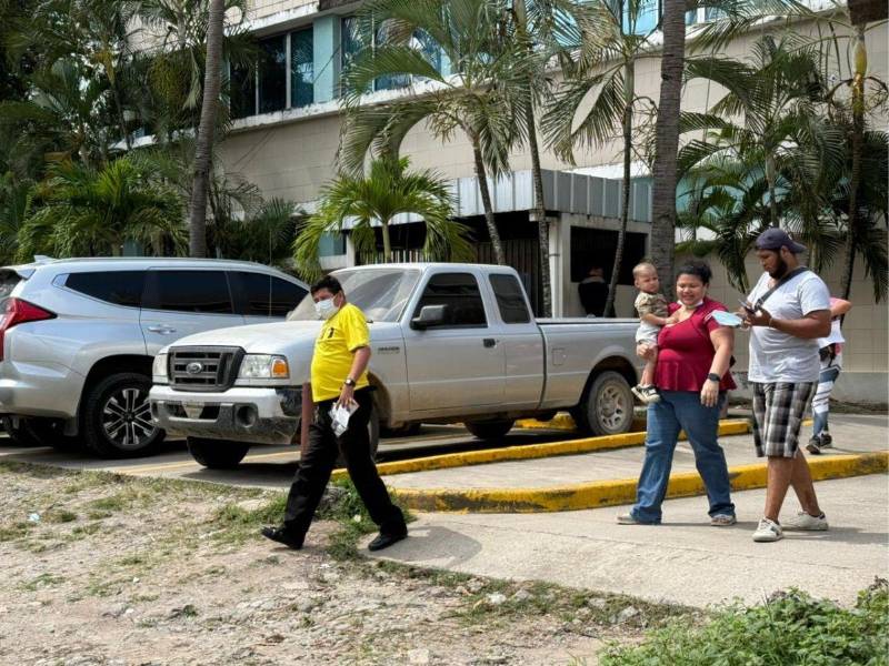 En el edificio administrativo del IHSS en El Progreso, los aportantes reciben nicamente consulta externa.