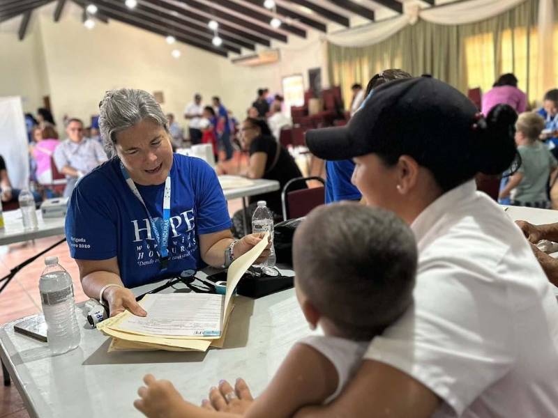 La brigada médica de Hope Worldwide Honduras brinda atención gratuita a niños, jóvenes y adultos.