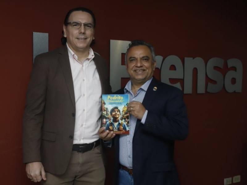 Los escritores Jairo Mejía Rodríguez y Carlos Coca Singh.