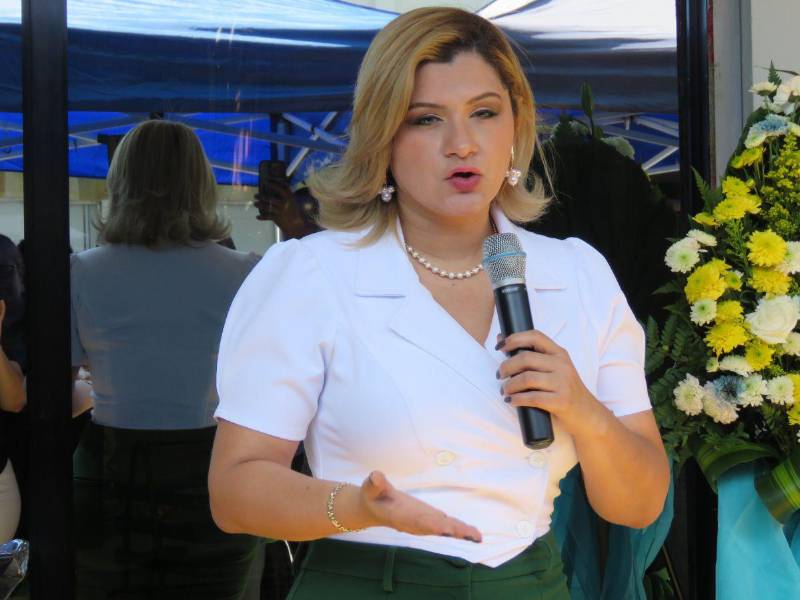 Emma Mejía brindó unas palabras de agradecimiento para los clientes e invitados.