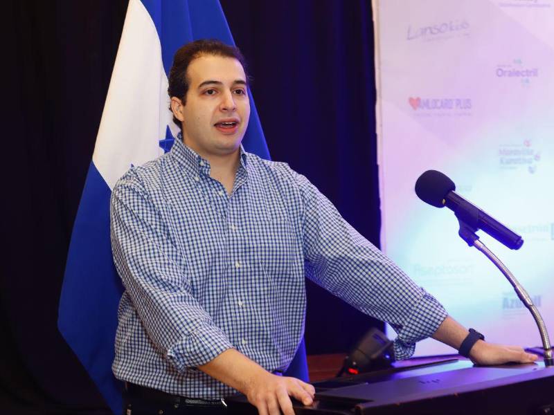 El licenciado Jorge Andrés Canahuati, gerente general de Laboratorios Finlay, durante su discurso en la celebración del 64 aniversario.