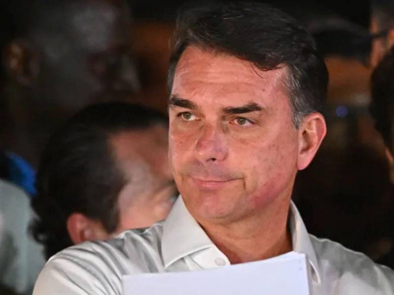 Flávio Bolsonaro.