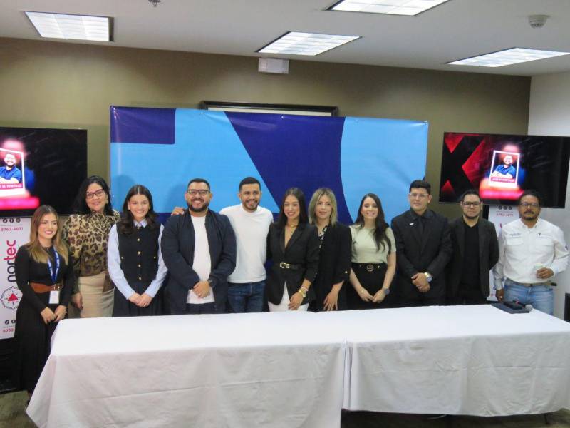 Mesa principal, en compañía de algunos de los speakers.