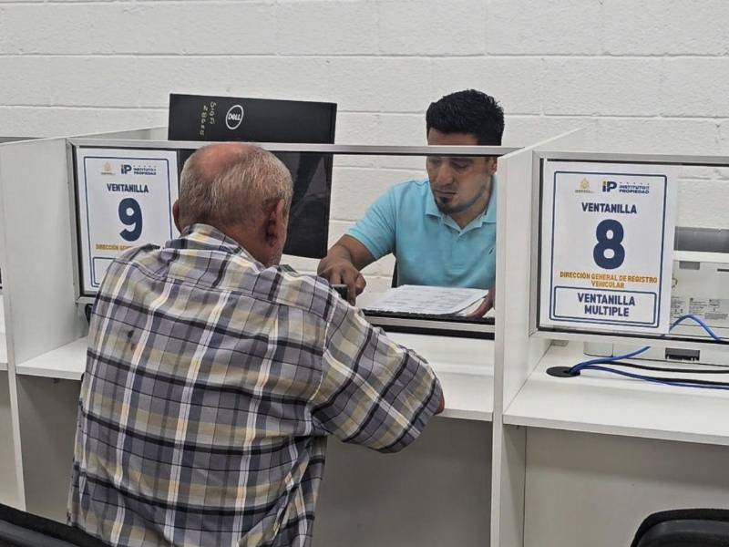 El Congreso Nacional aprobó a finales de julio un descuento del 50% en la matrícula vehicular para adultos mayores, jubilados y pensionados.
