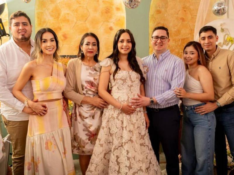La familia Cubero Zúniga celebra su anhelado baby shower