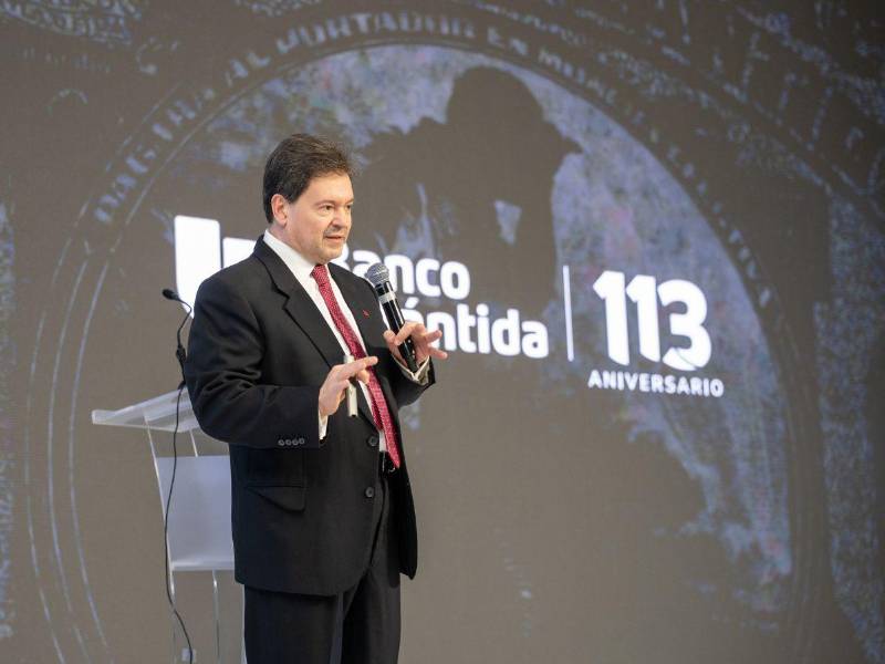 Guillermo Bueso compartió su visión sobre los retos y oportunidades que enfrenta Honduras en el actual contexto económico regional.