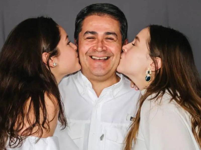 A diez días del regreso del expresidente Juan Orlando Hernández (JOH), sus hijas, Daniela Hernández García e Isabella Hernández García, compartieron este jueves nuevos detalles sobre cómo será su llegada al país el próximo 26 de julio.
