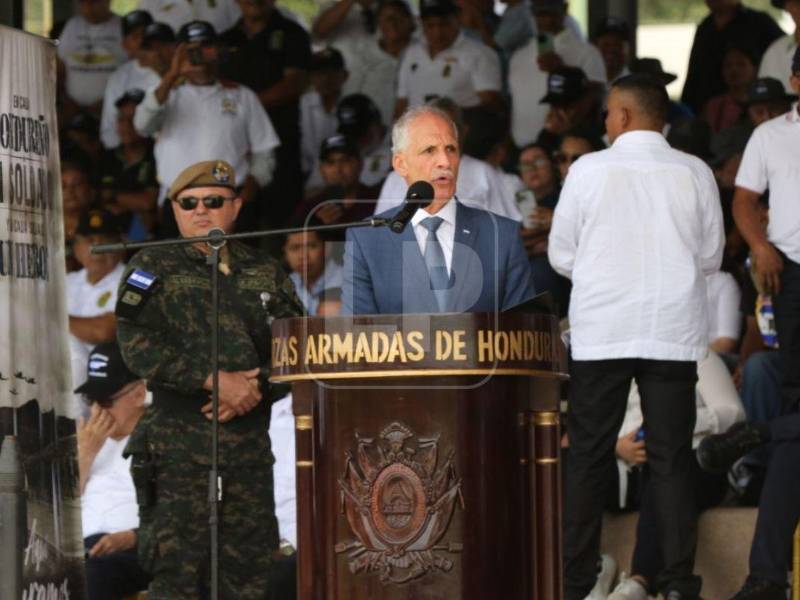 Nasry Asfura honra a los veteranos de guerra y promete apoyo a sus familias.