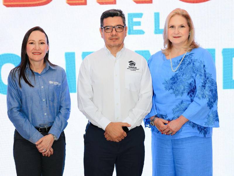 Representantes de Hábitat para la Humanidad, UTH, Banpaís y empresas patrocinadoras participaron en el lanzamiento oficial del Bingo de la Solidaridad 2026.