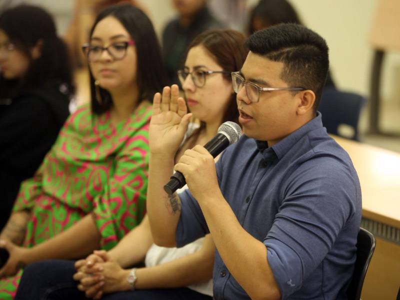 Eduardo Domínguez, editor de El Heraldo Plus y La Prensa Premium, junto con Haydi Carrasco y Karol Pavón fueron partes del público invitado.