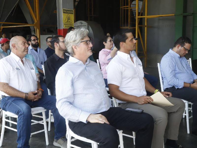 Ceremonia de envío de uno de los primeros contenedores de café hondureño libre de deforestación.